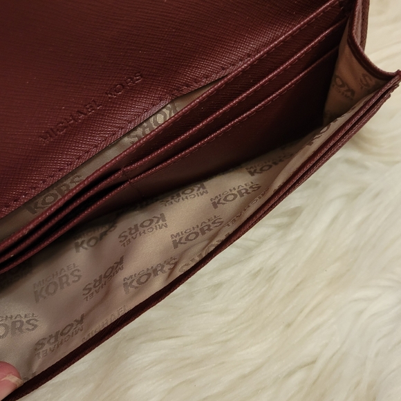 Michael Kors burgandy leather wallet - Picture 7 of 9